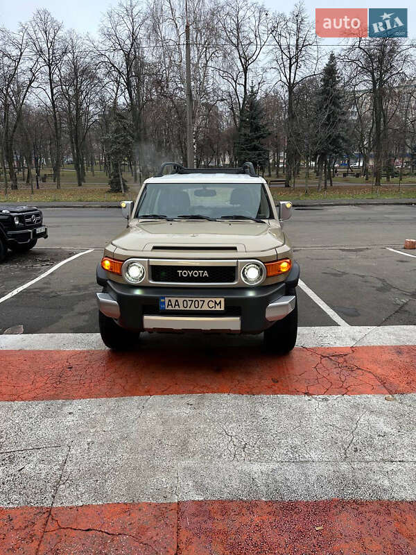 Toyota Fj cruiser (2012)