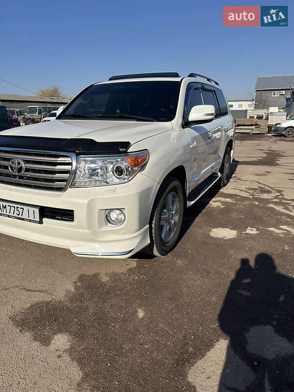 Toyota Land cruiser (2013)
