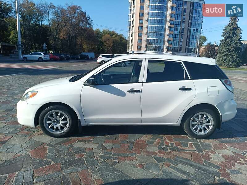 Toyota Matrix (2004)