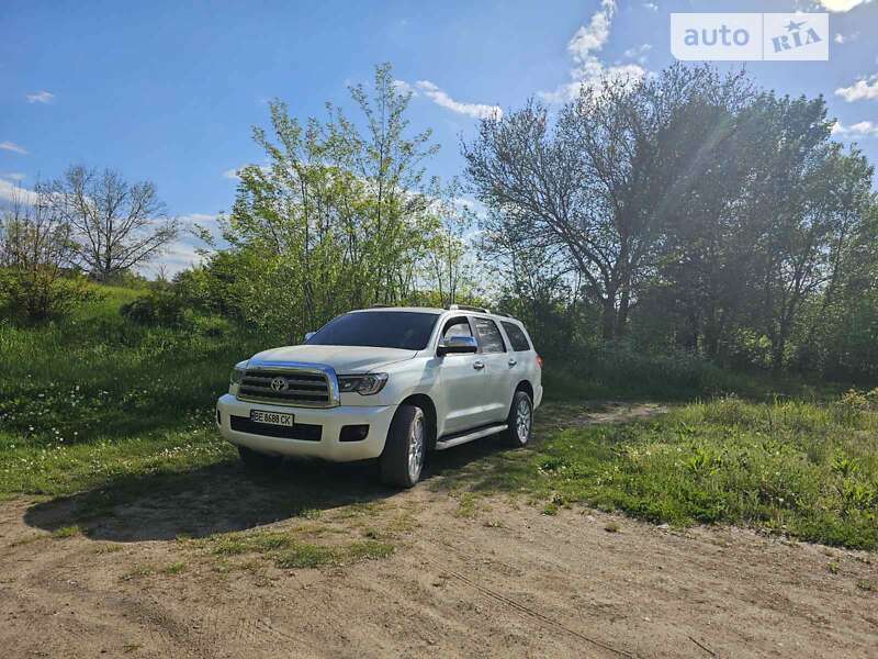 Toyota Sequoia (2011)