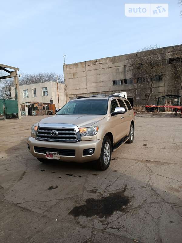Toyota Sequoia (2015)