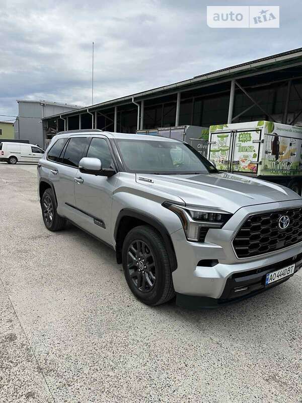 Toyota Sequoia (2023)