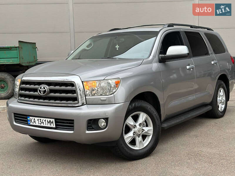 Toyota Sequoia (2016)