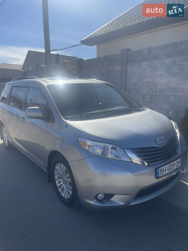 Toyota Sienna (2013)