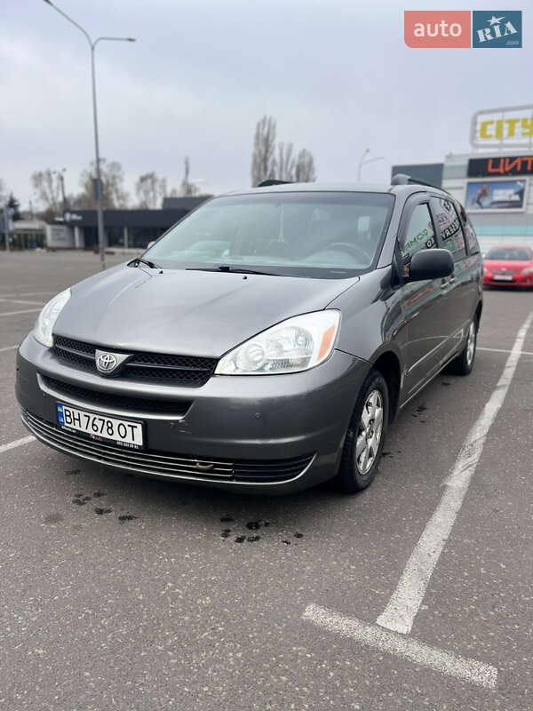 Toyota Sienna (2003)