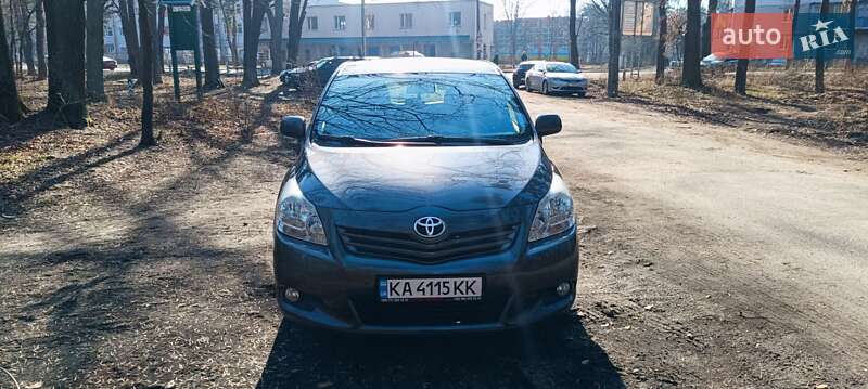 Toyota Verso (2012)