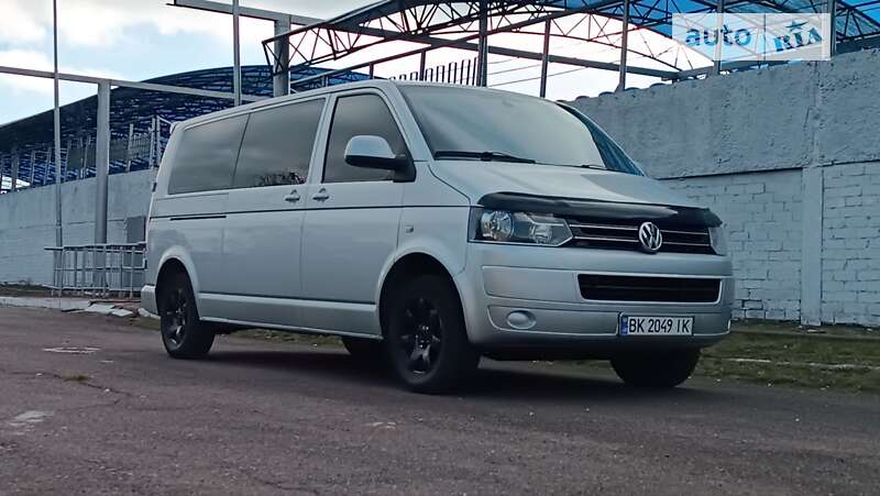 Volkswagen Caravelle (2010)