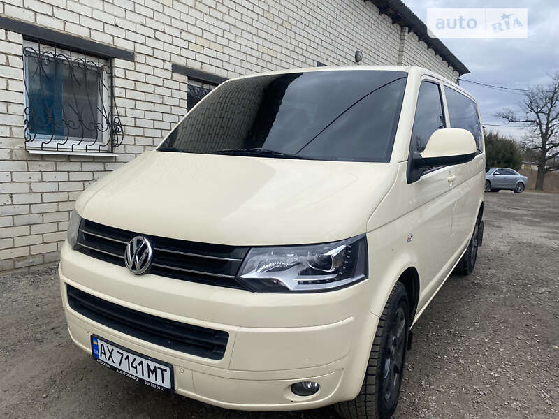Volkswagen Caravelle (2013)