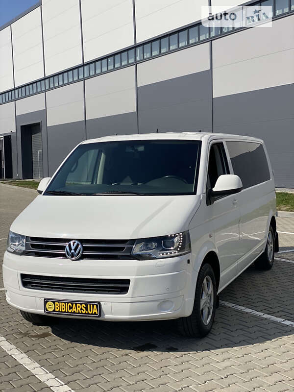 Volkswagen Caravelle (2012)