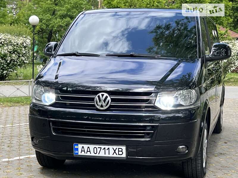 Volkswagen Caravelle (2012)