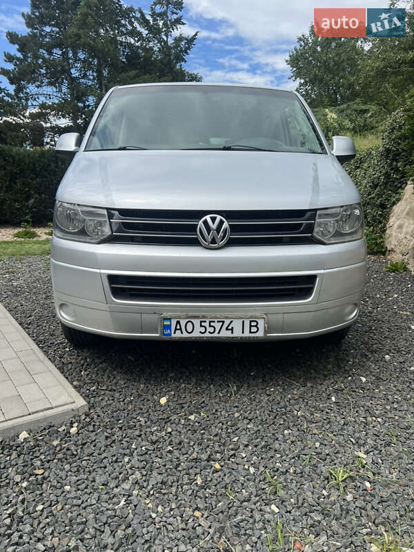 Volkswagen Caravelle (2012)