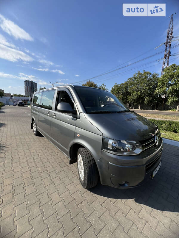Volkswagen Caravelle (2011)