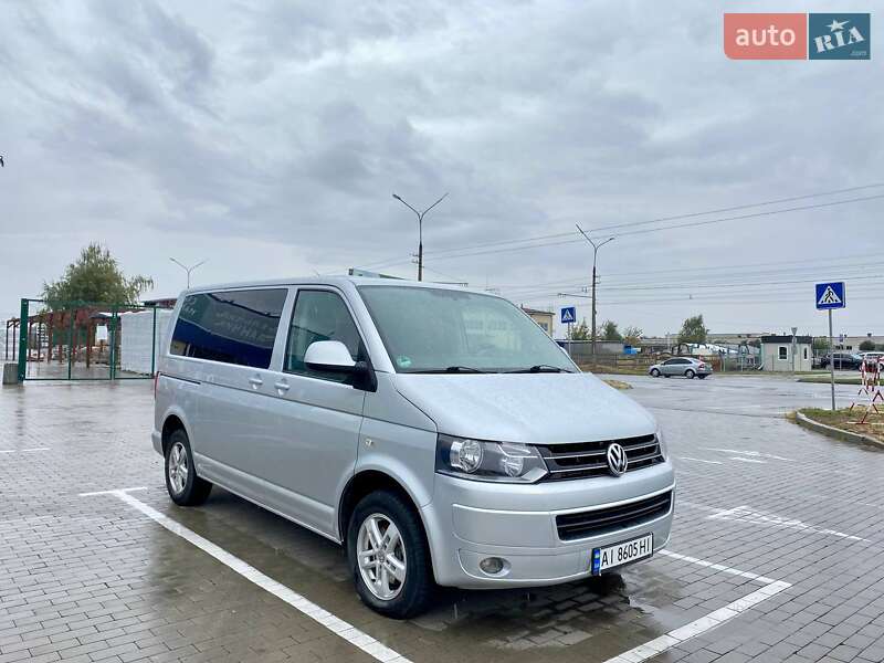 Volkswagen Caravelle (2012)