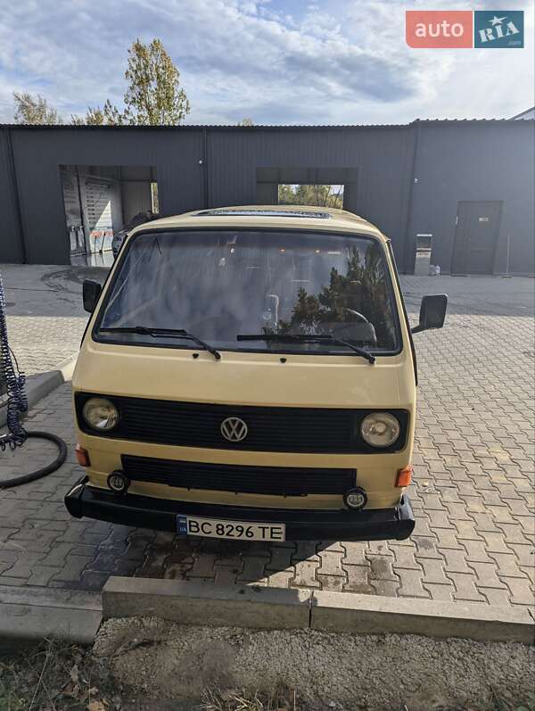 Volkswagen Caravelle (1990)