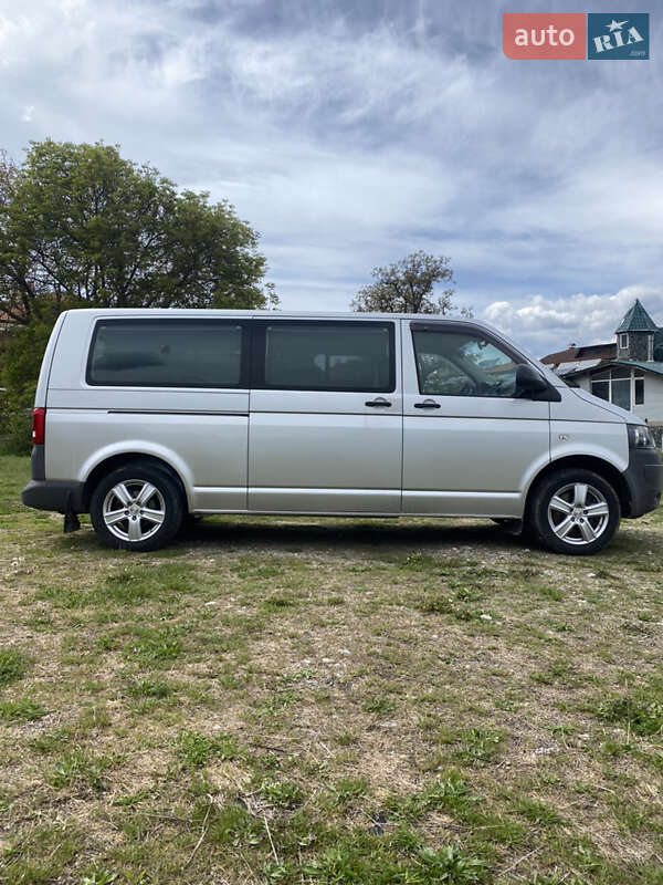 Volkswagen Caravelle (2010)