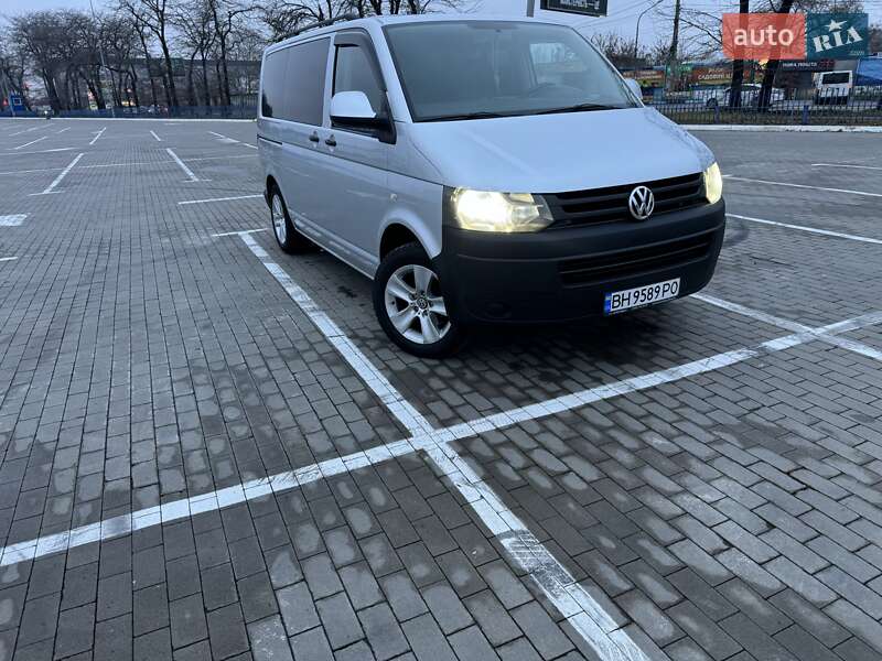 Volkswagen Caravelle (2011)