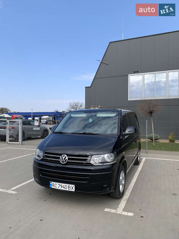Volkswagen Caravelle (2011)