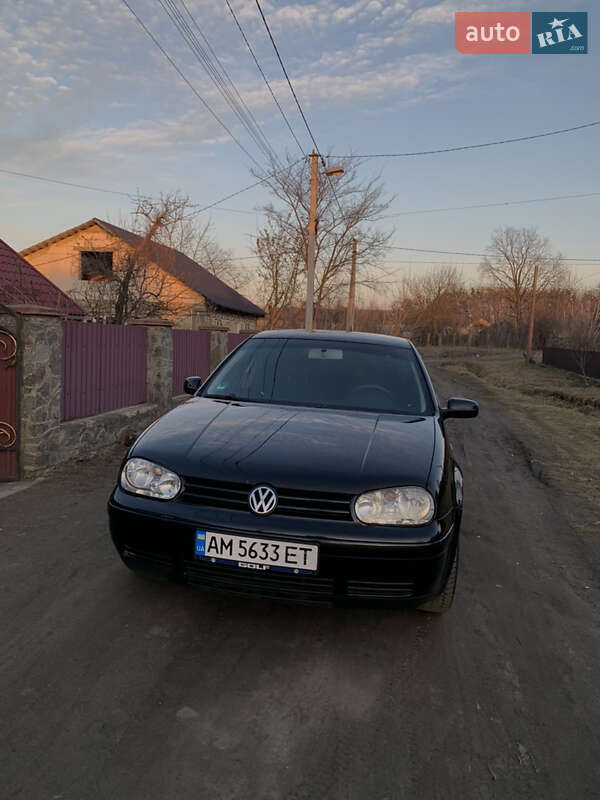 Volkswagen Golf (2003)