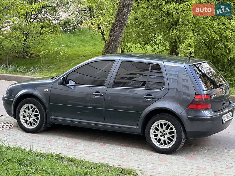 Volkswagen Golf (2003)