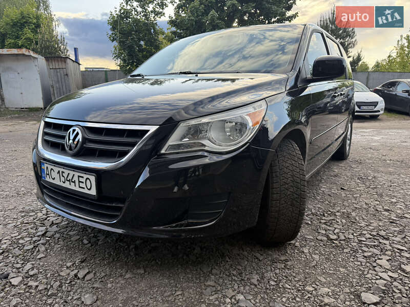 Volkswagen Routan (2012)