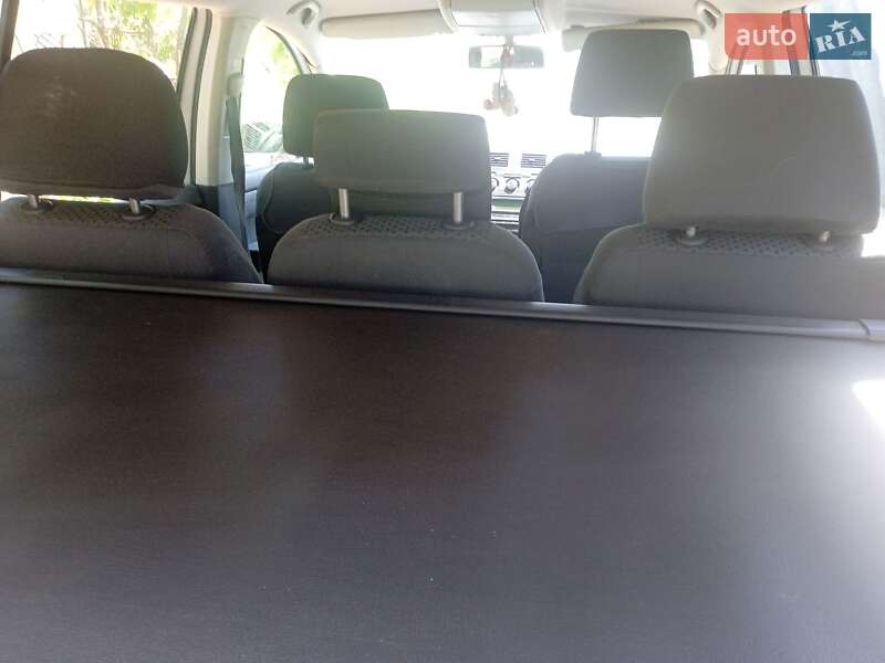 Volkswagen Touran (2003)