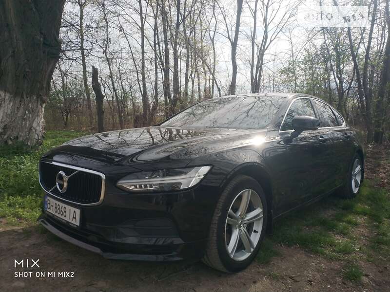 Volvo S90 (2017)