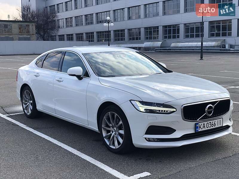 Volvo S90 (2017)