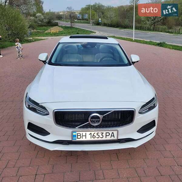 Volvo S90 (2017)