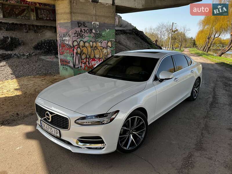 Volvo S90 (2017)