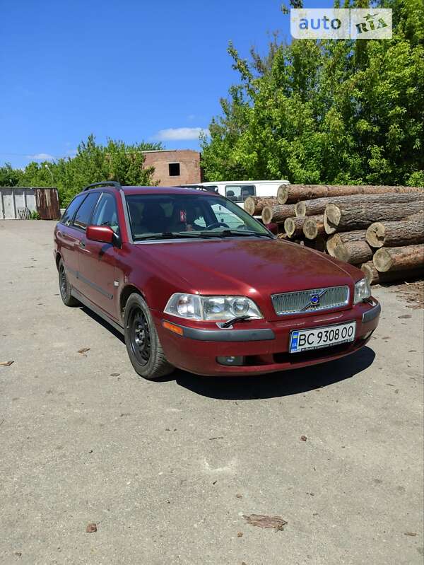 Volvo V40 (2001)