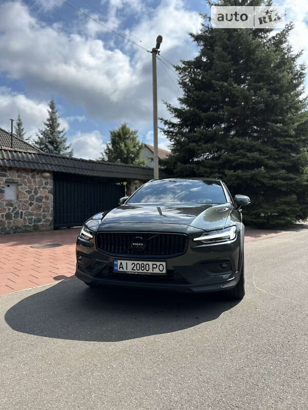Volvo V60cc (2020)