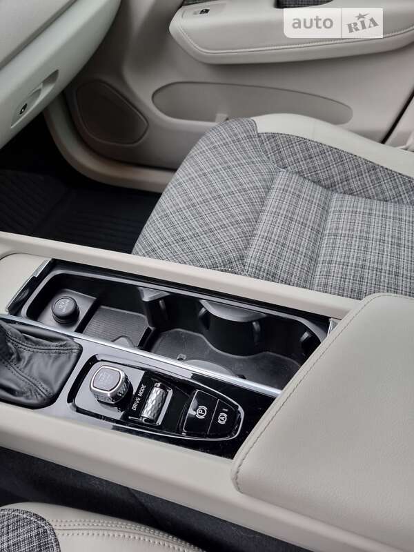 Volvo Xc60 (2020)
