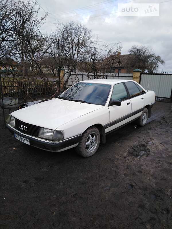 Audi 100 (1985)