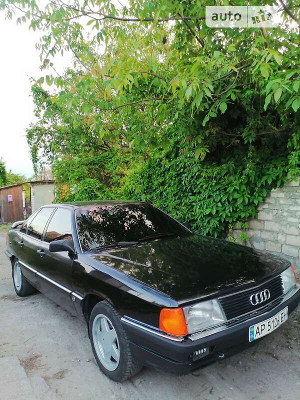Audi 100 (1985)