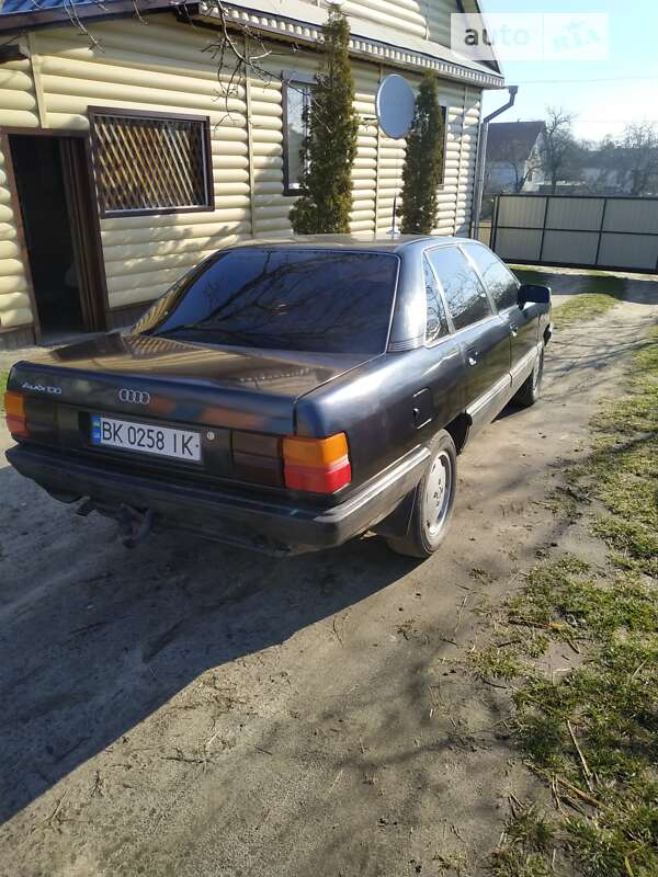Audi 100 (1990)