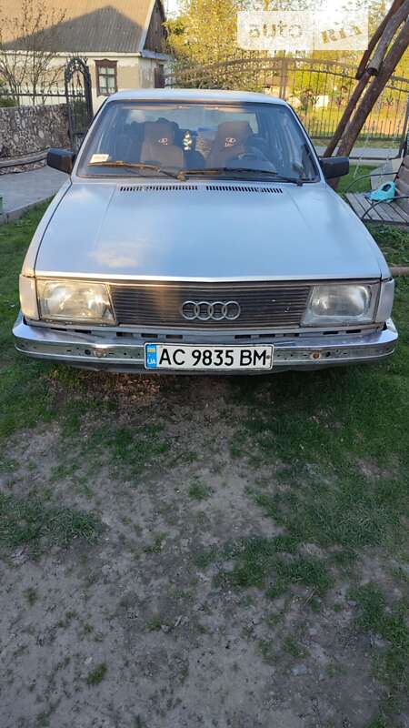 Audi 100 (1982)