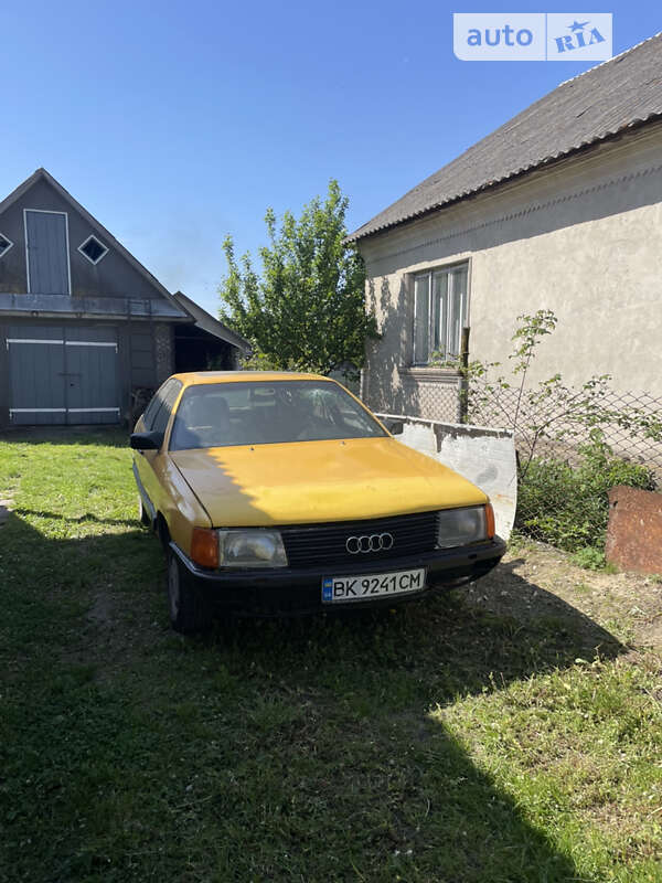 Audi 100 (1985)