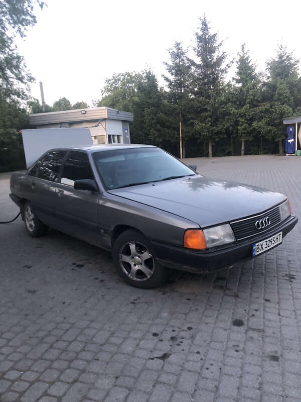 Audi 100 (1988)