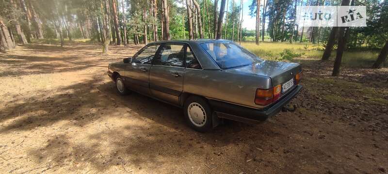Audi 100 (1987)