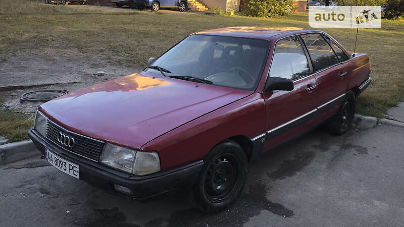 Audi 100 (1983)