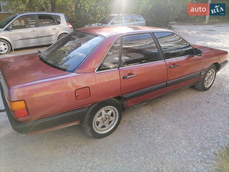 Audi 100 (1985)