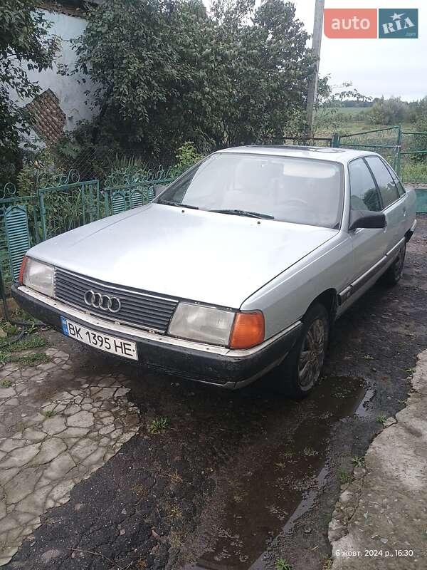 Audi 100 (1985)