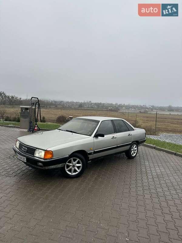 Audi 100 (1987)
