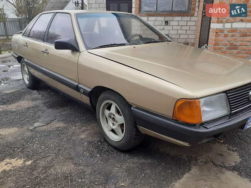 Audi 100 (1987)