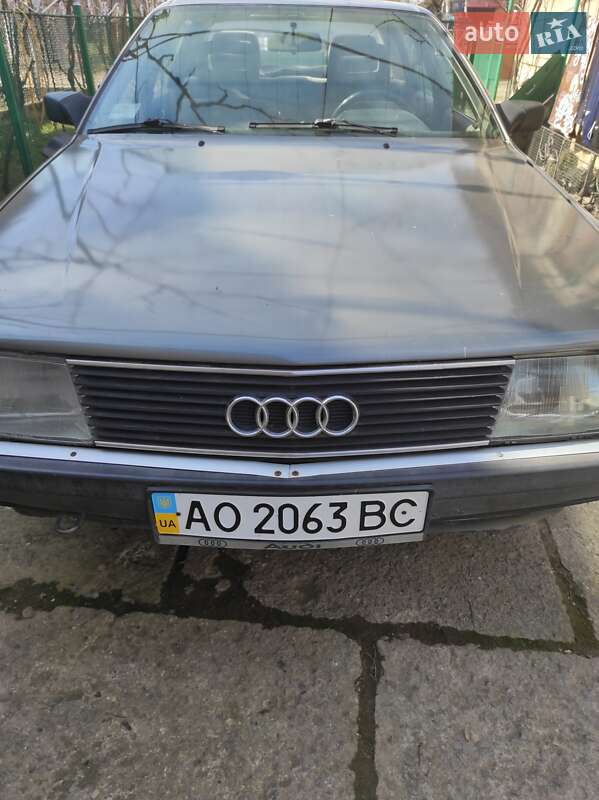 Audi 100 (1985)