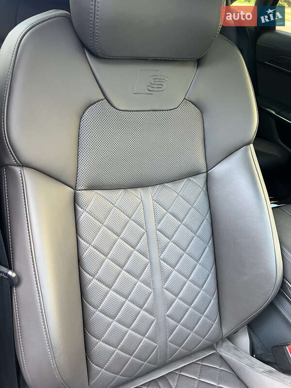 Audi A8 (2021)
