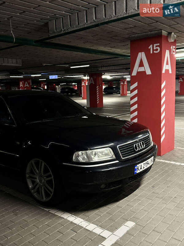 Audi A8 (2000)