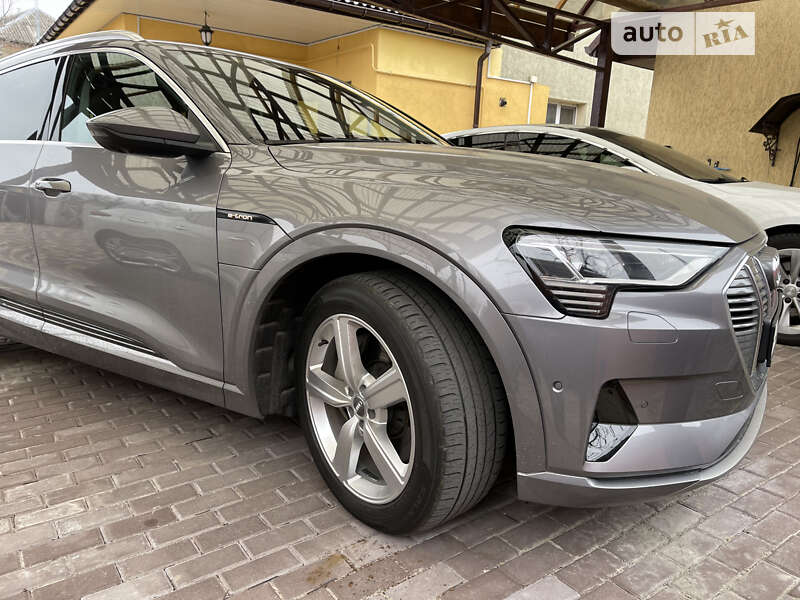 Audi E-tron (2019)