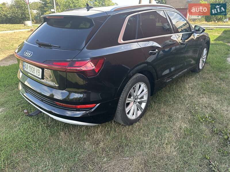 Audi E-tron (2019)