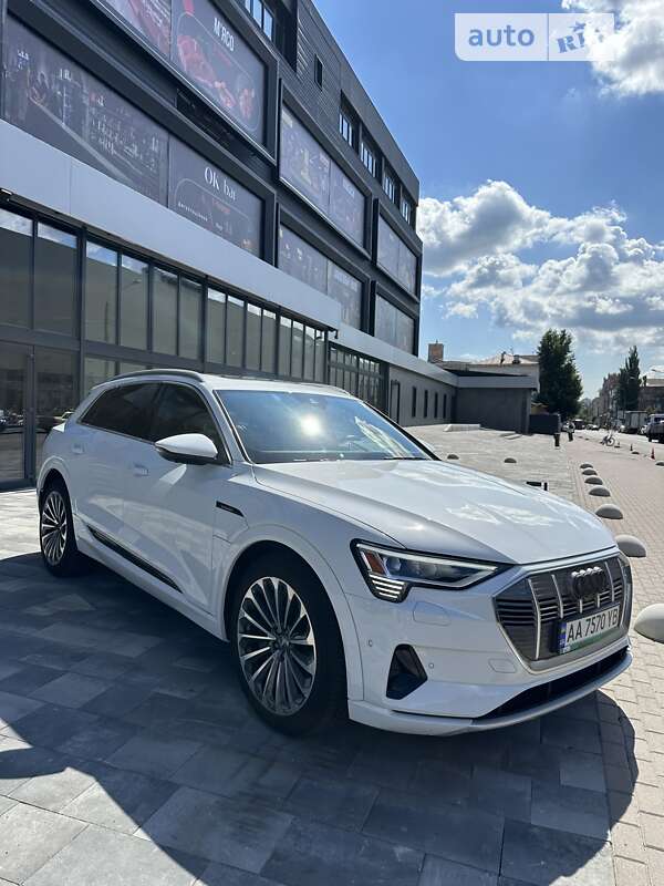 Audi E-tron (2019)